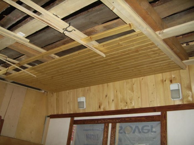 Потолочная доска для интерьера стен и потолков в доме: заметки строителей