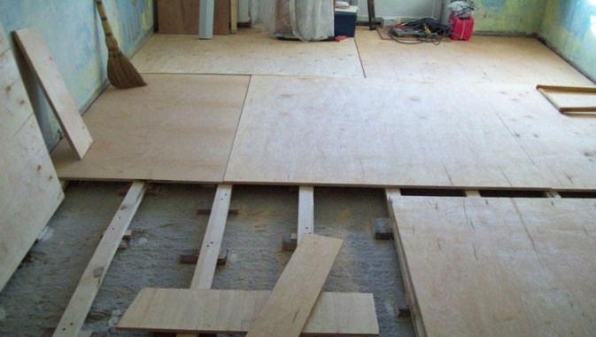 Фанера на деревянный пол под ламинат: какой толщины стелить и т ехнология укладки