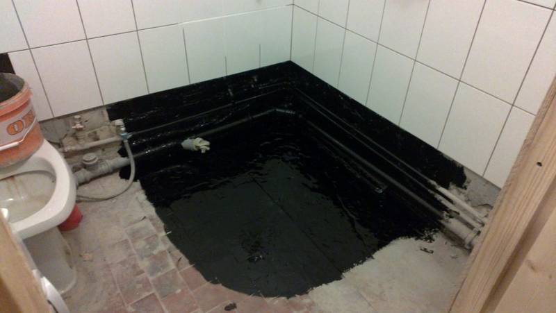 Гидроизоляция ванной комнаты под плитку: способы, подготовка поверхностей, особенности