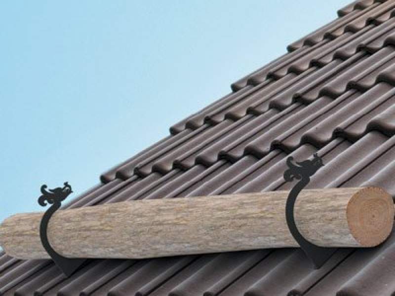Снегозадержатели на крышу: принцип работы, виды, особенности монтажа