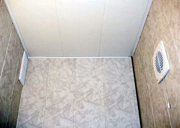 Отделка ванной комнаты пластиковыми панелями (фото)