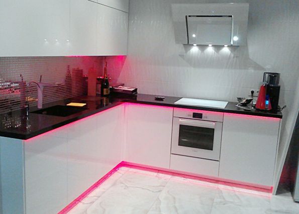 Светодиодная подсветка на кухню под шкафы (фото). Особенности монтажа светодиодной ленты