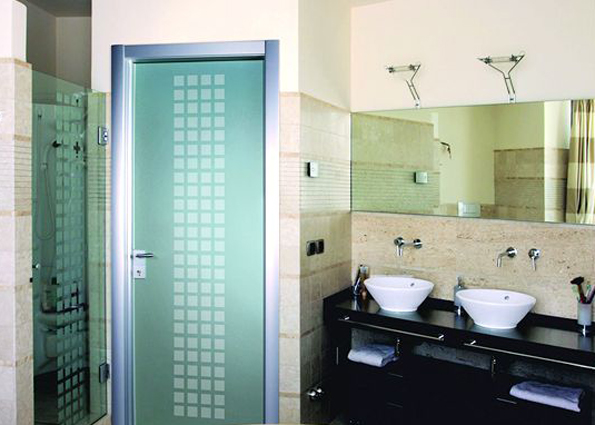 Стеклянные двери для ванной комнаты